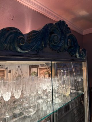 Vitrina restaurada con luz