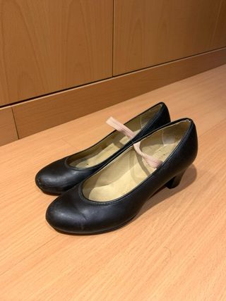 Zapatos de flamenco negros
