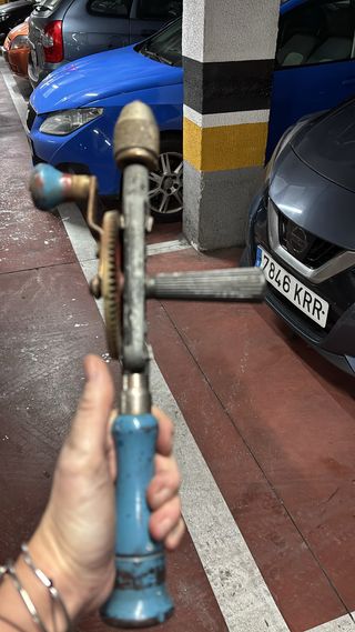 Taladro manual antiguo