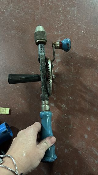 Taladro manual antiguo