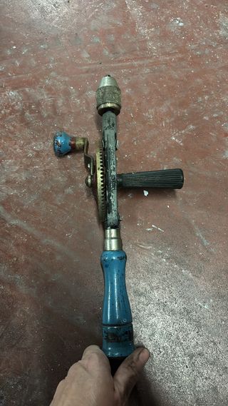 Taladro manual antiguo