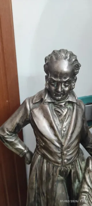 Antica Scultura lastronata in argento