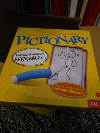 Pictionary: Juego de mesa con rotuladores y pizarr
