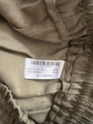 Pantalón cargo verde tobillero