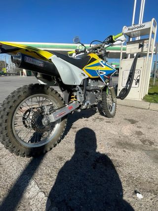 Suzuki Enduro Moto