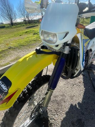 Suzuki Enduro Moto