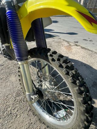 Suzuki Enduro Moto