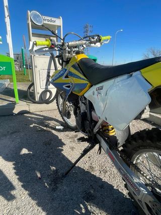 Suzuki Enduro Moto