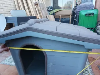 Caseta perro resina gris y marrón