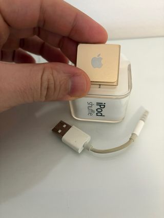 iPod Shuffle 4ª Gen 2GB - Dorado