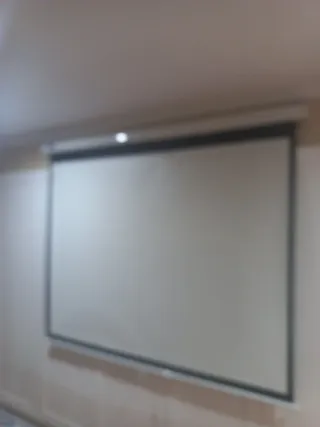 Pantalla de Proyección Enrollable Grande