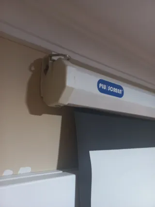 Pantalla de Proyección Enrollable Grande