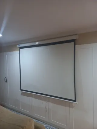 Pantalla de Proyección Enrollable Grande