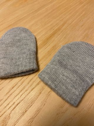 Conjunto bufanda, gorro y manoplas gris