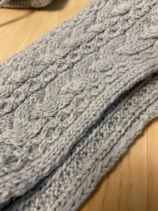 Conjunto bufanda, gorro y manoplas gris