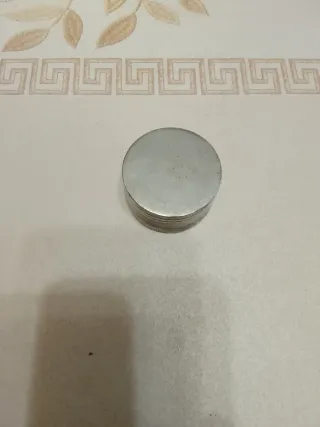 Molinillo metálico redondo