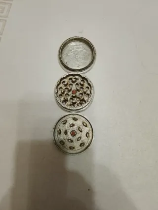 Molinillo metálico redondo