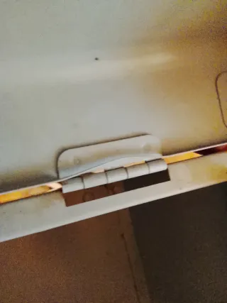 Caja metálica con asa