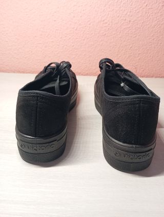 Zapatillas Victoria Negras Clásicas con Plataforma