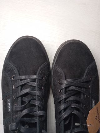 Zapatillas Victoria Negras Clásicas con Plataforma