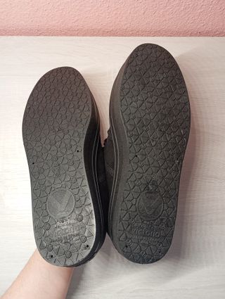 Zapatillas Victoria Negras Clásicas con Plataforma