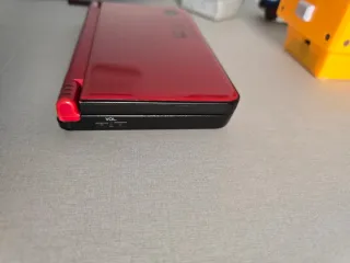 Nintendo DSi XL Edición Mario Roja