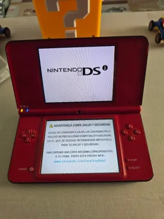 Nintendo DSi XL Edición Mario Roja