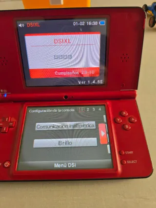 Nintendo DSi XL Edición Mario Roja