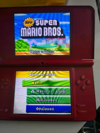 Nintendo DSi XL Edición Mario Roja