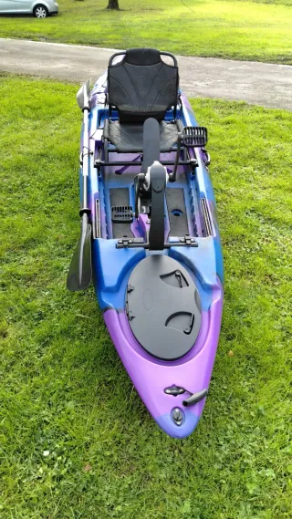 Kayak de pesca a pedales