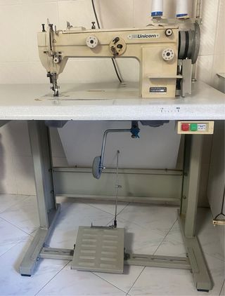 Máquina de coser industrial