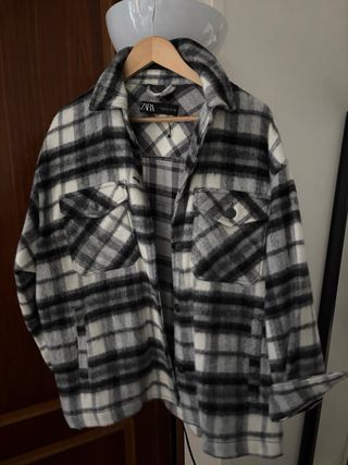 Chaqueta Zara cuadros blanco y negro oversize