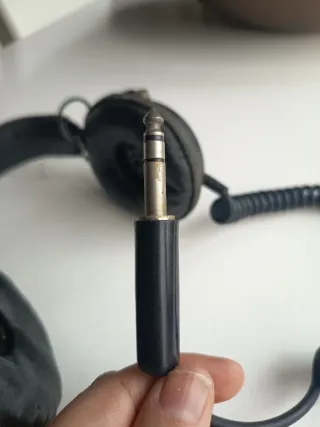 Auriculares Retro Vintage y gorra Hard rock