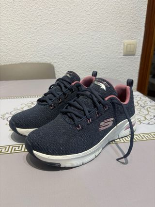 Skechers Arch Fit