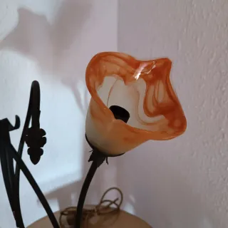 Lámpara de mesa forja y cristal naranja ok