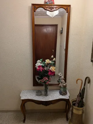 Consola de madera y mármol