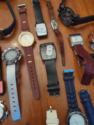 Mega lotto di 38 vecchi orologi