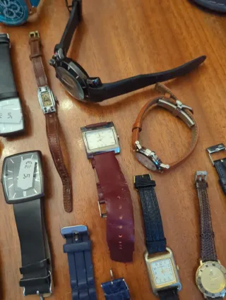 Mega lotto di 38 vecchi orologi