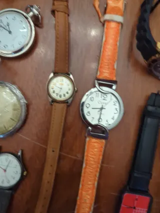 Mega lotto di 38 vecchi orologi