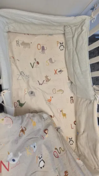 Cuna de bebé blanca