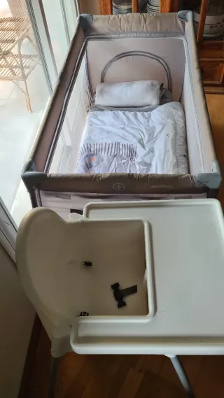 Cuna de viaje y trona bebé