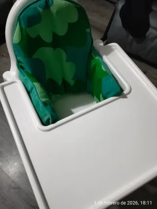 Trona de bebé blanca