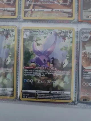 Carta Pokémon Goodra de Hisui V