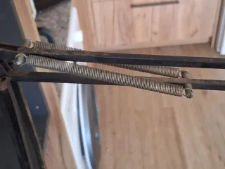 Lámpara de mesa metálica negra y plateada