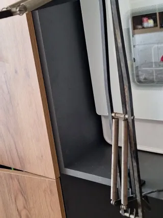 Lámpara de mesa metálica negra y plateada