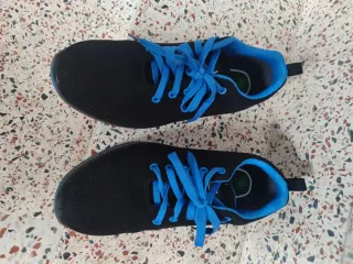 Zapatos de seguridad negros y azules
