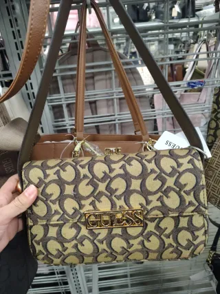 Bolso Guess Rojo y Negro