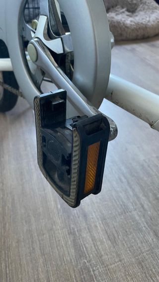 Bicicleta plegable blanca