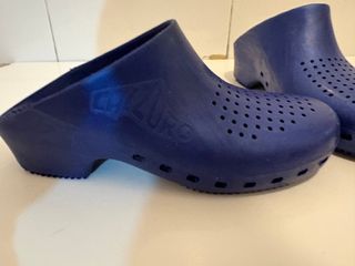 Zuecos de trabajo azules