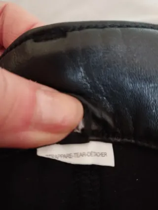 Pantalones negros efecto piel